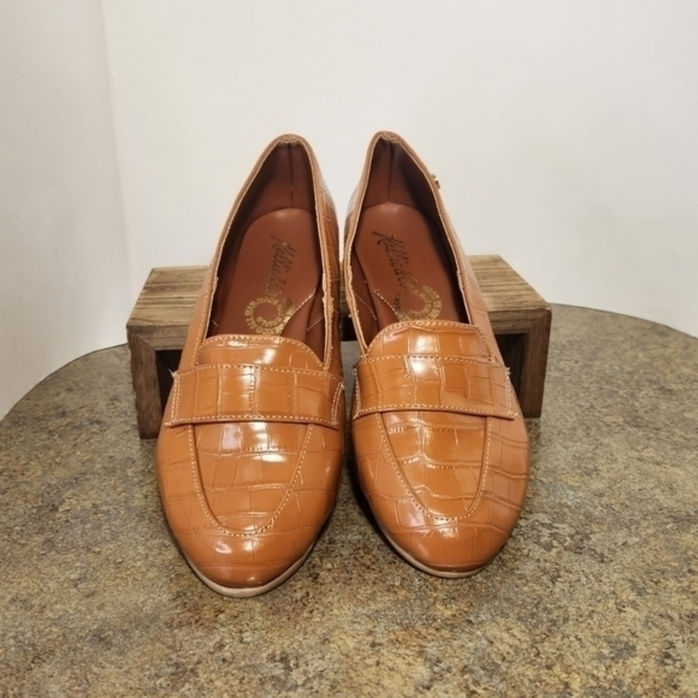 Kallie‎ Vegan cruelty free Ethically made 6.5 NWOT Embossed Loafers shoes